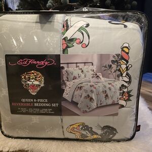 Ed Hardy  Queen reversible  8piece Bedding set new
